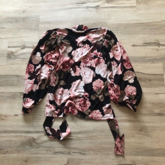 MASSIVE $10 SALE Floral Suzy Shier Blouse w/ Neck Tie - Picture 2 of 6